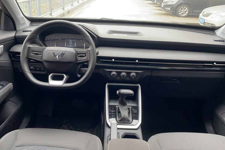 Used Wuling Alvez 2023 1.5L CVT Comfort Edition Interior 3