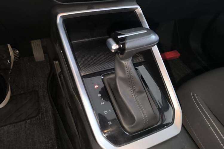 Used Wuling Alvez 2023 1.5L CVT Comfort Edition Audio And AC Panel