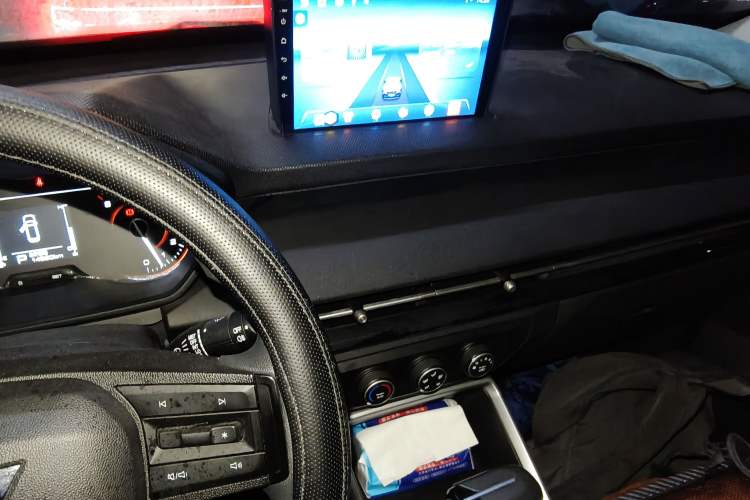 Used Wuling Alvez 2023 1.5L CVT Comfort Edition Audio And AC Panel