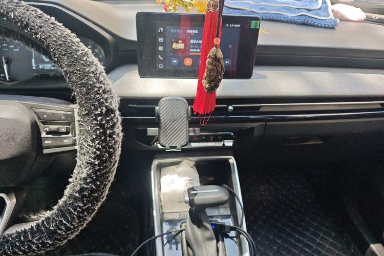 Used Wuling Alvez 2023 1.5L CVT Comfort Edition Audio And AC Panel