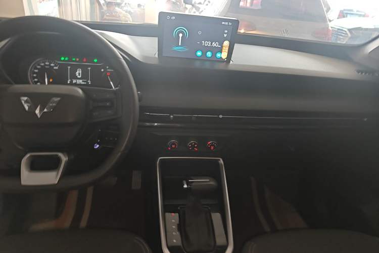 Used Wuling Alvez 2023 1.5L CVT Comfort Edition Audio And AC Panel
