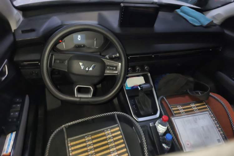 Used Wuling Alvez 2023 1.5L CVT Comfort Edition Center Console