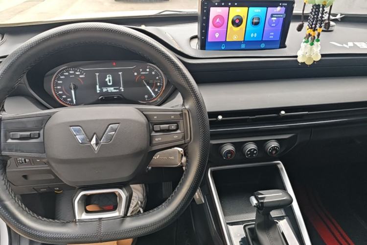Used Wuling Alvez 2023 1.5L CVT Comfort Edition Center Console