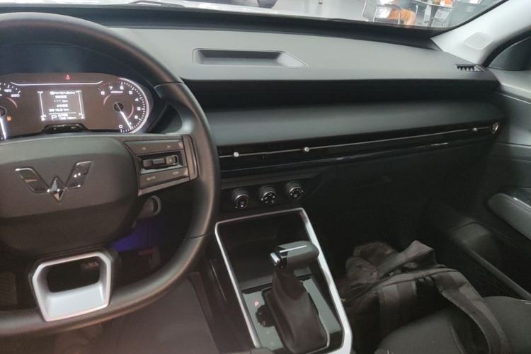 Used Wuling Alvez 2023 1.5L CVT Comfort Edition Center Console