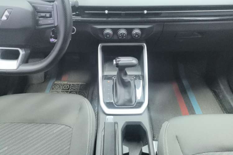Used Wuling Alvez 2023 1.5L CVT Comfort Edition Gear Lever