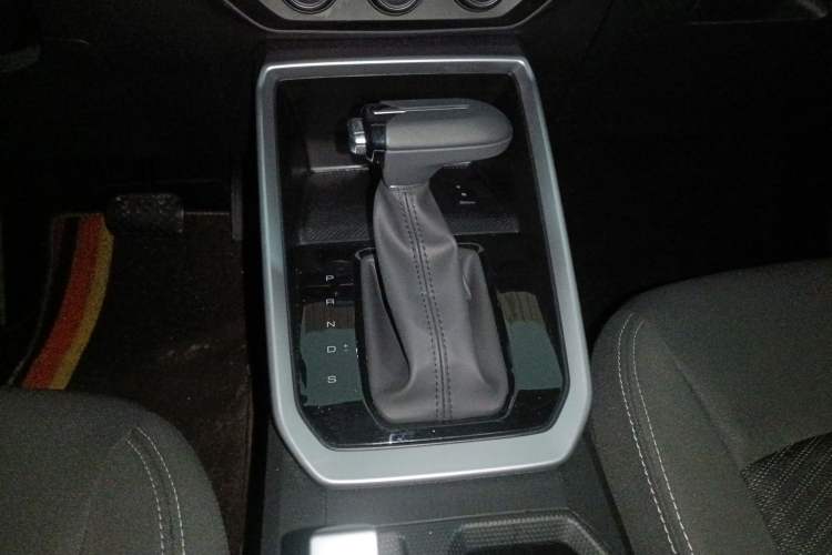 Used Wuling Alvez 2023 1.5L CVT Comfort Edition Gear Lever