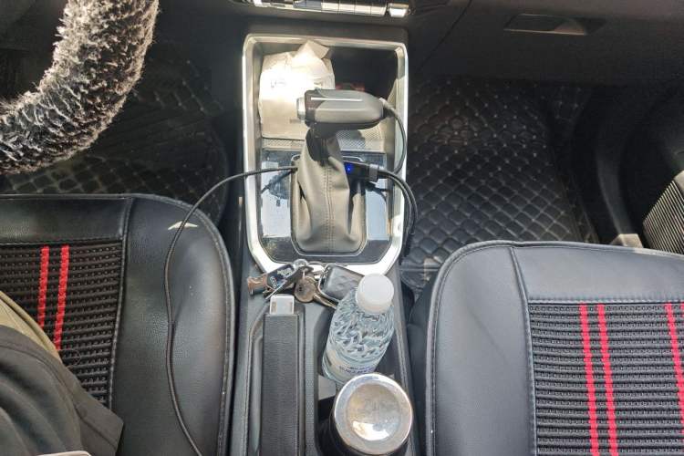 Used Wuling Alvez 2023 1.5L CVT Comfort Edition Gear Lever