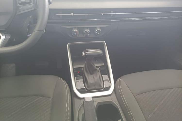 Used Wuling Alvez 2023 1.5L CVT Comfort Edition Gear Lever