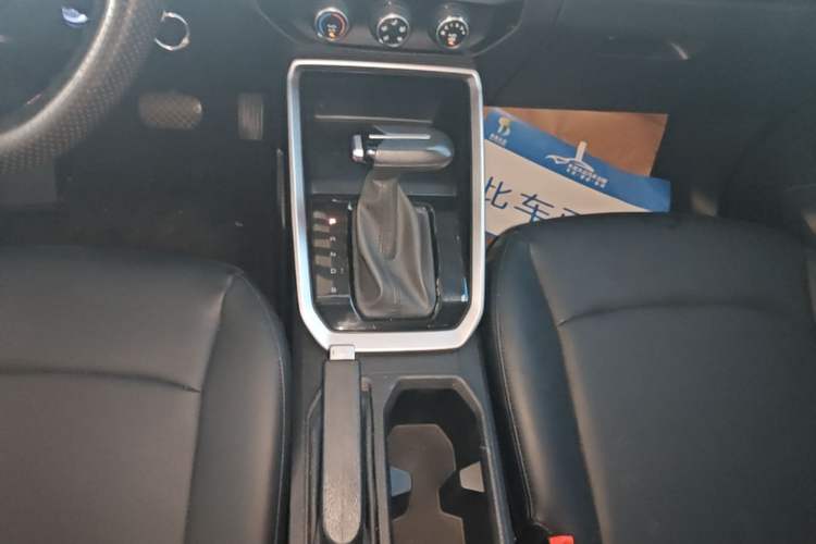 Used Wuling Alvez 2023 1.5L CVT Comfort Edition Gear Lever