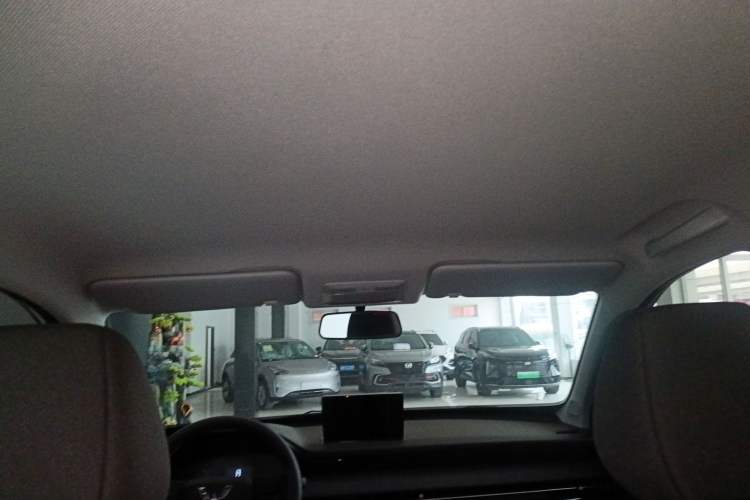 Used Wuling Alvez 2023 1.5L CVT Comfort Edition Headliner