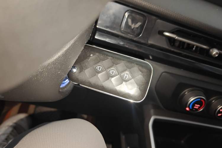Used Wuling Alvez 2023 1.5L CVT Comfort Edition Interior 1