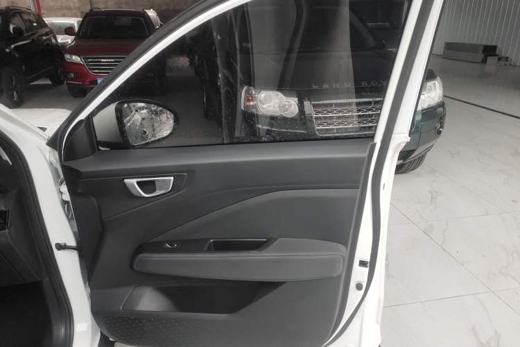 Used Wuling Alvez 2023 1.5L CVT Comfort Edition Interior 5