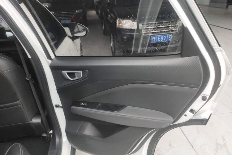 Used Wuling Alvez 2023 1.5L CVT Comfort Edition Interior 6
