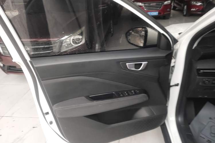 Used Wuling Alvez 2023 1.5L CVT Comfort Edition Interior 7