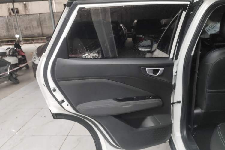 Used Wuling Alvez 2023 1.5L CVT Comfort Edition Interior 8