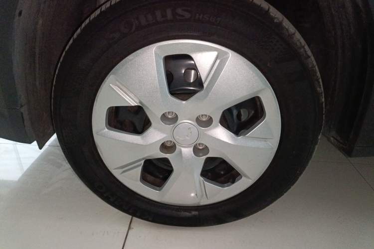 Used Wuling Alvez 2023 1.5L CVT Comfort Edition Left Front Wheel Hub