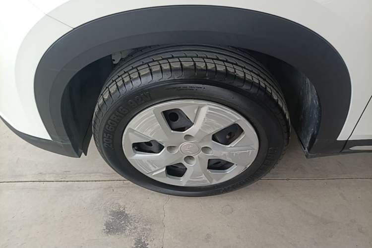 Used Wuling Alvez 2023 1.5L CVT Comfort Edition Left Front Wheel Hub