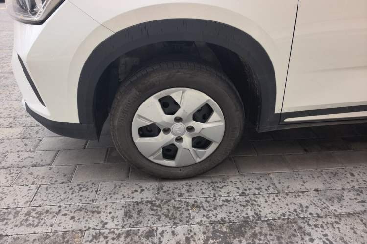 Used Wuling Alvez 2023 1.5L CVT Comfort Edition Left Front Wheel Hub