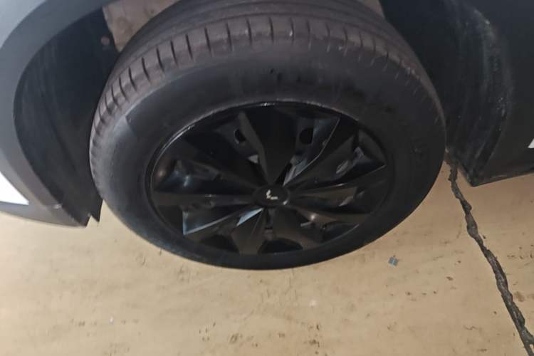 Used Wuling Alvez 2023 1.5L CVT Comfort Edition Left Front Wheel Hub
