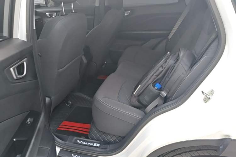Used Wuling Alvez 2023 1.5L CVT Comfort Edition Left Rear Seat