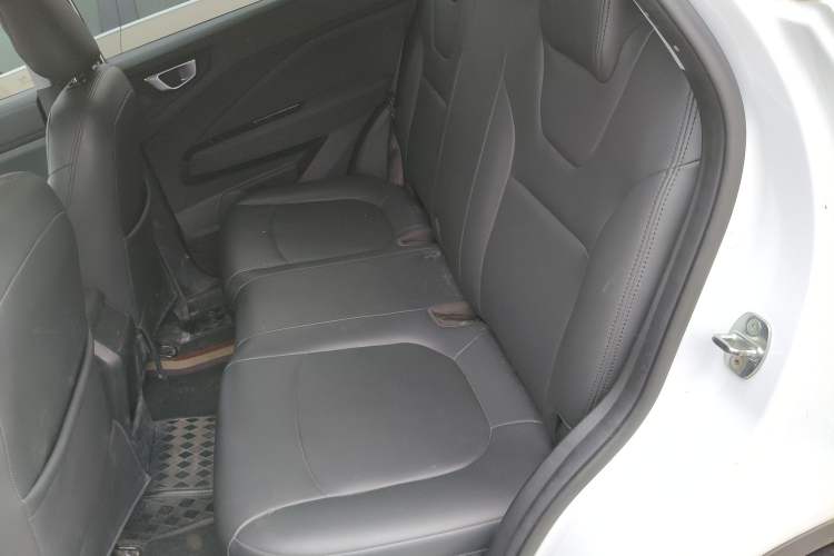 Used Wuling Alvez 2023 1.5L CVT Comfort Edition Left Rear Seat