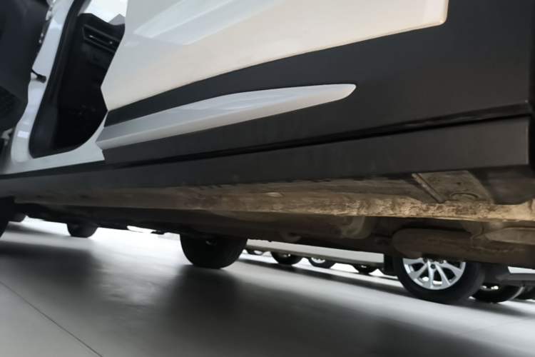Used Wuling Alvez 2023 1.5L CVT Comfort Edition Left Side Sill