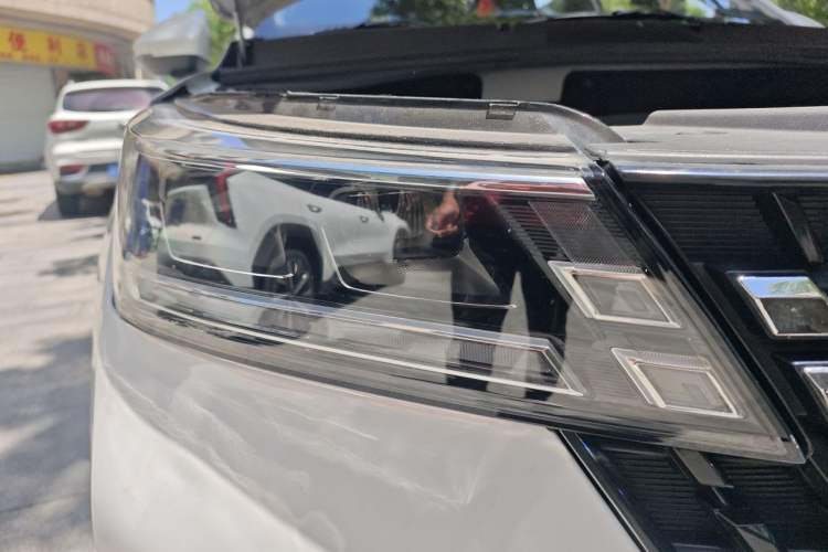 Used Wuling Alvez 2023 1.5L CVT Comfort Edition Right Front Headlight