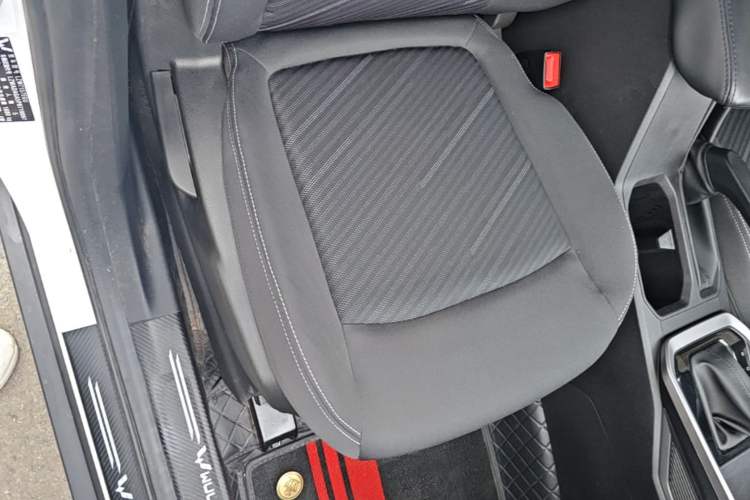 Used Wuling Alvez 2023 1.5L CVT Comfort Edition Right Front Seat