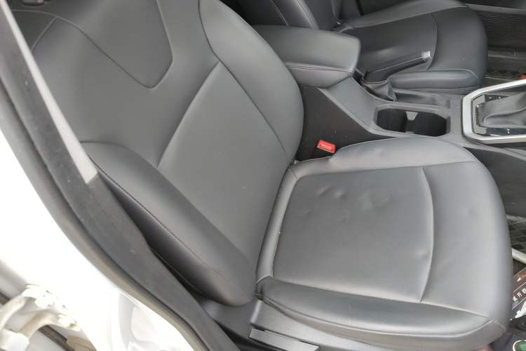 Used Wuling Alvez 2023 1.5L CVT Comfort Edition Right Front Seat