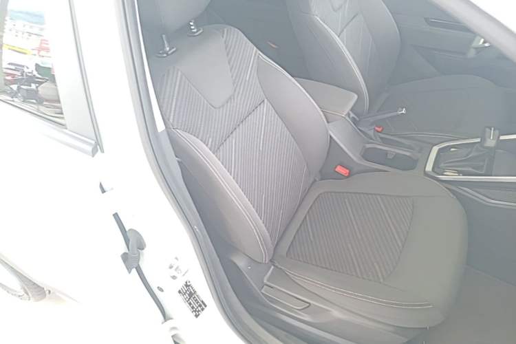 Used Wuling Alvez 2023 1.5L CVT Comfort Edition Right Front Seat