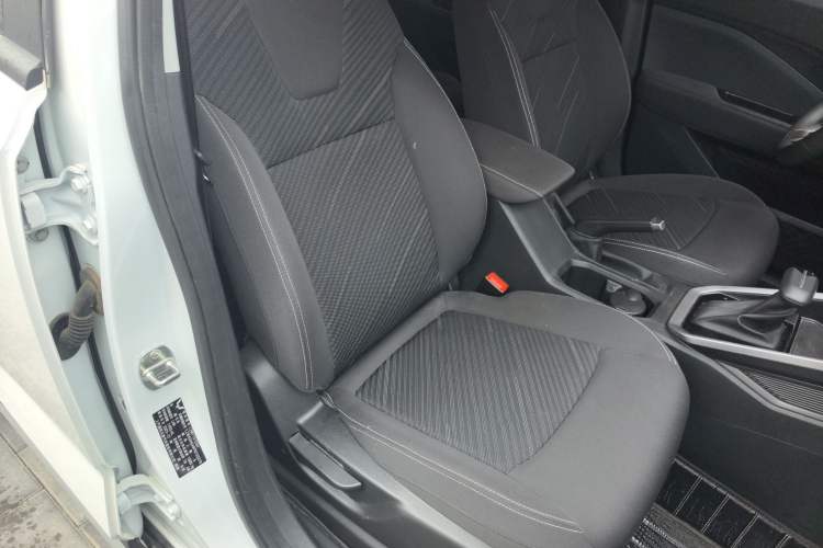 Used Wuling Alvez 2023 1.5L CVT Comfort Edition Right Front Seat