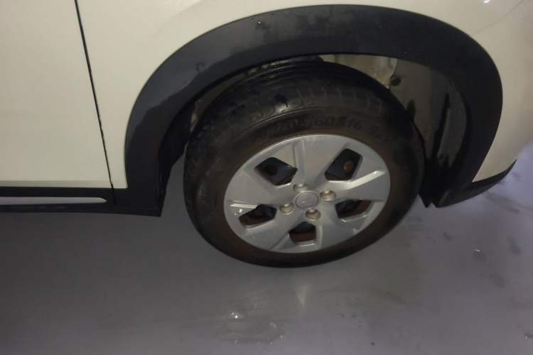 Used Wuling Alvez 2023 1.5L CVT Comfort Edition Right Front Wheel Hub