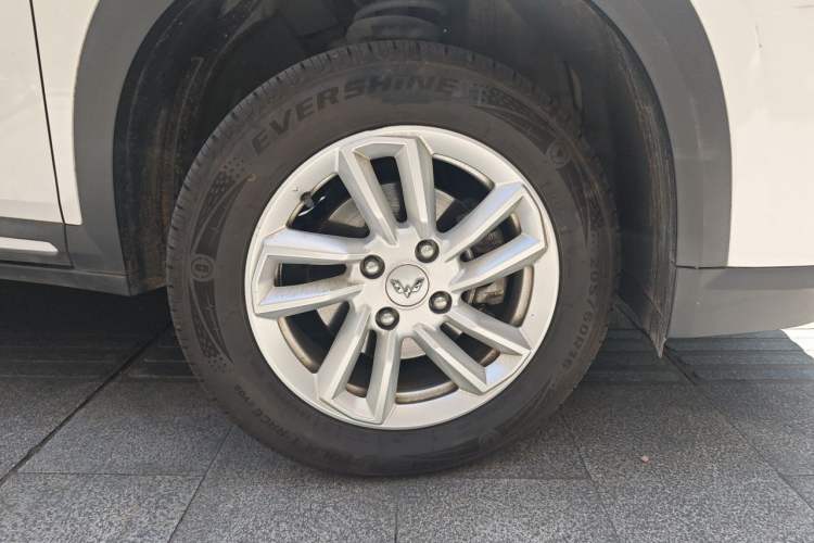 Used Wuling Alvez 2023 1.5L CVT Comfort Edition Right Front Wheel Hub