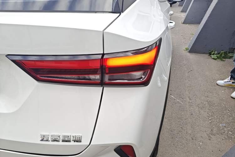Used Wuling Alvez 2023 1.5L CVT Comfort Edition Right Rear Taillight