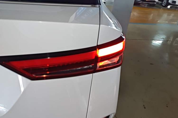 Used Wuling Alvez 2023 1.5L CVT Comfort Edition Right Rear Taillight