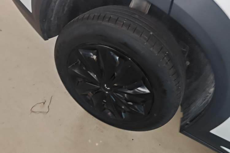 Used Wuling Alvez 2023 1.5L CVT Comfort Edition Right Rear Wheel Hub