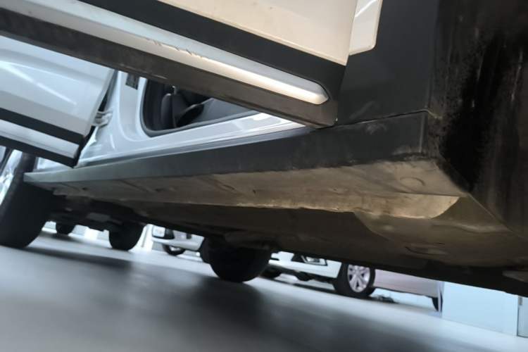 Used Wuling Alvez 2023 1.5L CVT Comfort Edition Right Side Sill