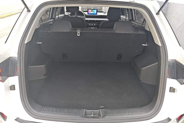 Used Wuling Alvez 2023 1.5L CVT Comfort Edition Trunk