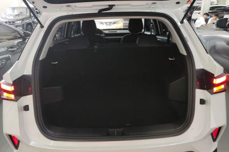 Used Wuling Alvez 2023 1.5L CVT Comfort Edition Trunk