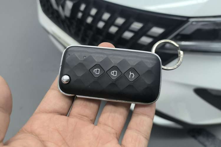 Used Wuling Alvez 2023 1.5L CVT Comfort Edition Vehicle Key