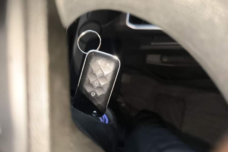 Used Wuling Alvez 2023 1.5L CVT Comfort Edition Vehicle Key