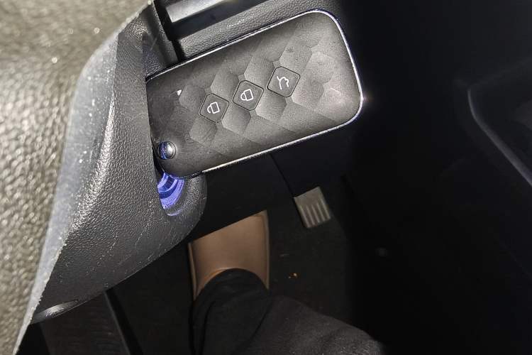 Used Wuling Alvez 2023 1.5L CVT Comfort Edition Vehicle Key