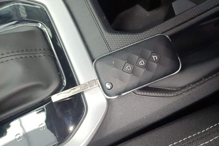 Used Wuling Alvez 2023 1.5L CVT Comfort Edition Vehicle Key