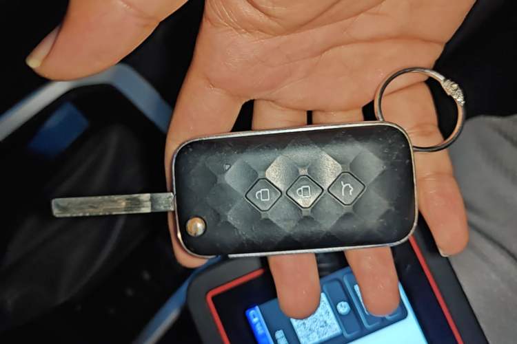 Used Wuling Alvez 2023 1.5L CVT Comfort Edition Vehicle Key