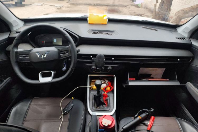Used Wuling Alvez 2026 1.5L Manual Freedom Model Center Console