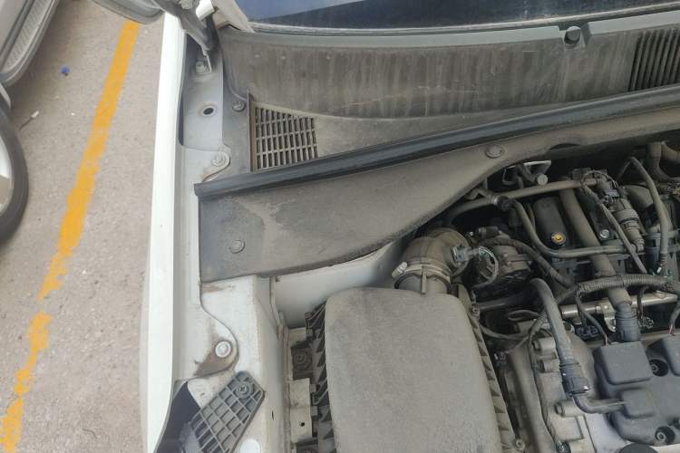 Used Wuling Alvez 2026 1.5L Manual Freedom Model Engine Bay Right