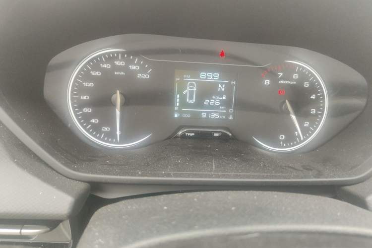 Used Wuling Alvez 2026 1.5L Manual Freedom Model Odometer Close Up