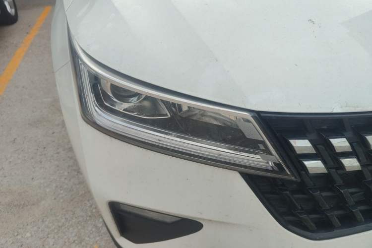 Used Wuling Alvez 2026 1.5L Manual Freedom Model Right Front Headlight