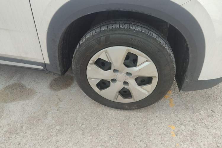 Used Wuling Alvez 2026 1.5L Manual Freedom Model Right Front Wheel Hub
