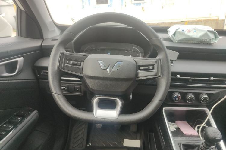 Used Wuling Alvez 2026 1.5L Manual Freedom Model Steering Wheel